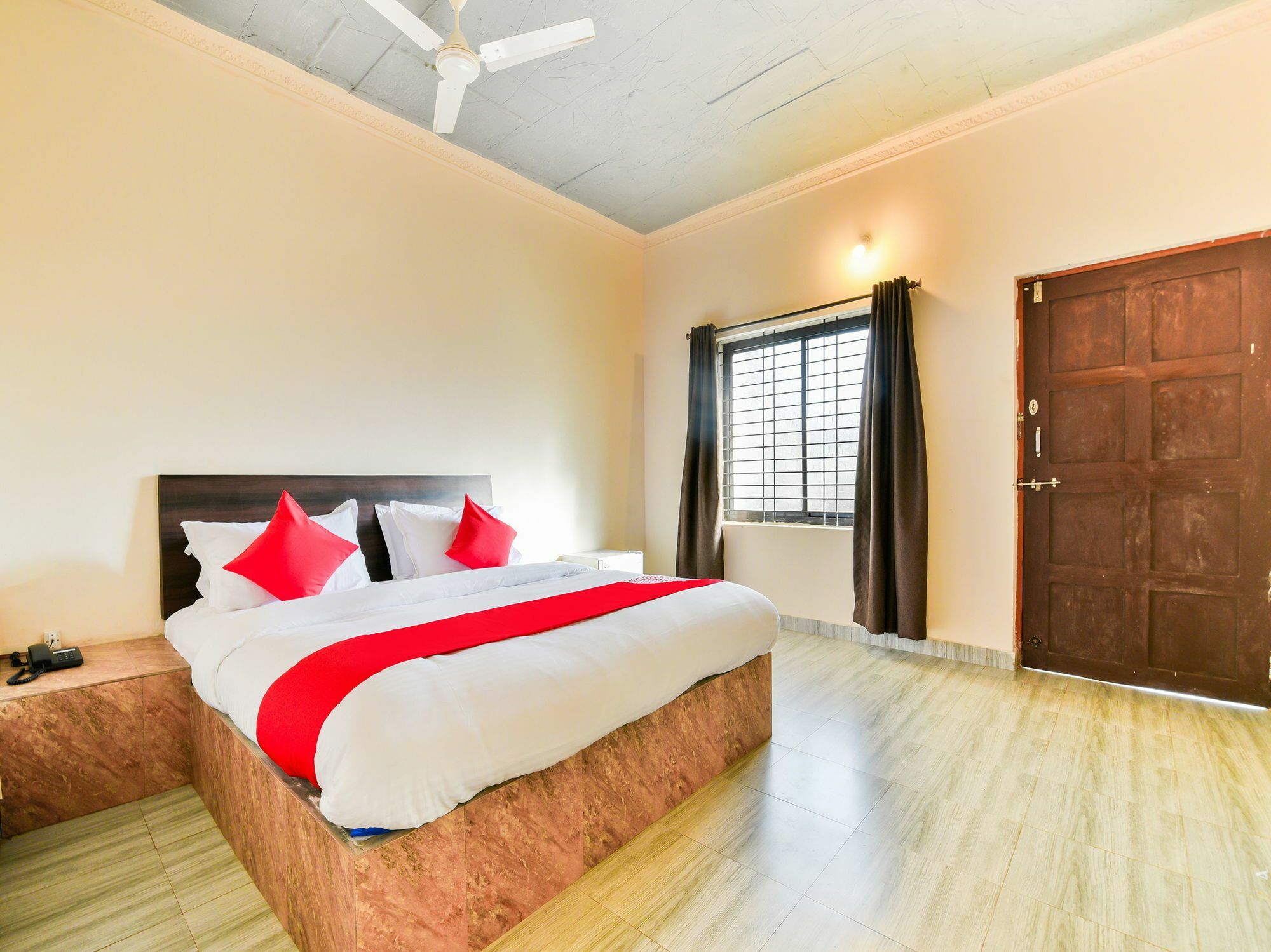 Oyo 15836 Pleasure River Front Resort Tuem Exterior photo